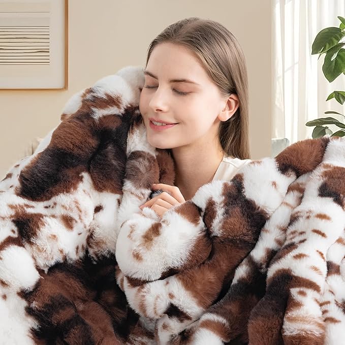 Touchat Cow Print Blanket for Couch, Faux Fur Throw Blanket, Super Heavy Warm Cozy Blankets for Bed Sofa, Bubble Plush Fuzzy Soft Mink Blanket for Living Room Bedroom, Cow Brown