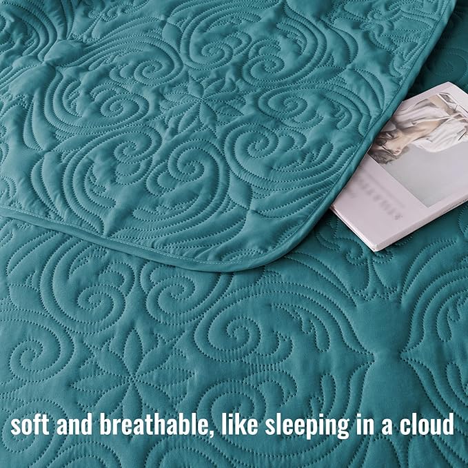 Exclusivo Mezcla Quilt Set Oversized King Size with 2 Pillow Shams, Lightweight Dusty Teal Quilts with Vintage Damask Pattern, Soft Cal King Bedspreads Coverlets Bedding Set for All Seasons