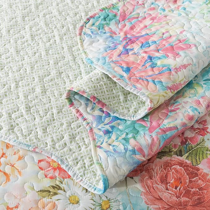 Travan Bedding Set - King Quilt Set with 1 Quilt and 2 Shams, Dream Garden-Champagne, Microfiber, All Season, 3 Pieces