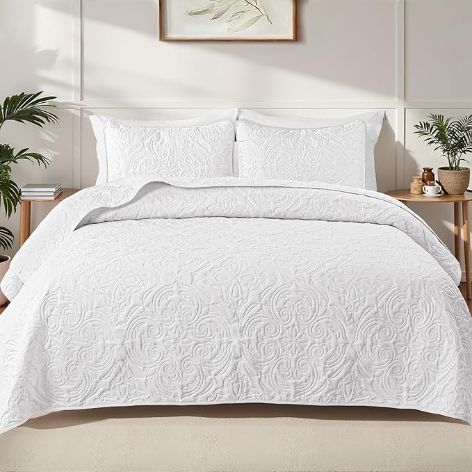 Exclusivo Mezcla Quilt Set Oversized King Size with 2 Pillow Shams, Lightweight White Quilts with Vintage Damask Pattern, Soft Cal King Bedspreads Coverlets Bedding Set for All Seasons