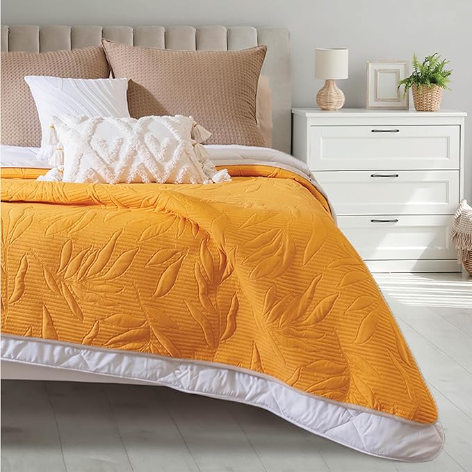 Vianney Queen Comforter Novo Marla Design Reversible Lightweight Quilt Blanket 91x93 Inches Soft Cozy Bedding in Yellow-Orange and White Leaf Pattern