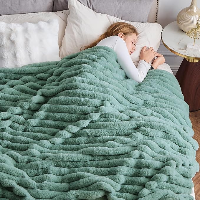 NEWCOSPLAY Faux Fur Throw Blanket New Sage Green 3D Ribbed Plush Thick Warm Blanket for Couch Sofa Bed 850GSM (New Sage Green Ribbed, Throw(50"x60"))