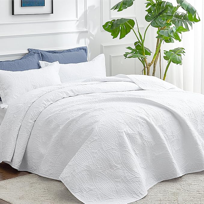 Love's cabin Quilts for Full Bed White Bedspreads Bedding Set - Summer Lightweight Bedspread Comforter - Coin Pattern Bedding Coverlet for All Season - 3 Pieces (1 Quilt, 2 Pillow Shams)