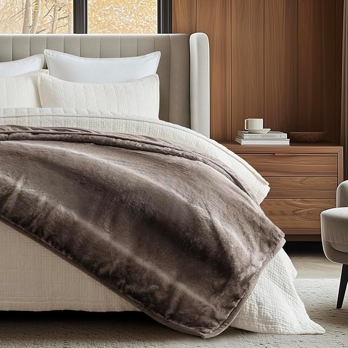 Ultra Soft Luxury Fluffy Mink Faux Fur Throw Blanket, Thick Warm Fall Winter Blankets for Bed, Couch, Cozy Plush Reversible Blanket for Chair, Sofa (Ombré Hazel Brown, 60"x80")