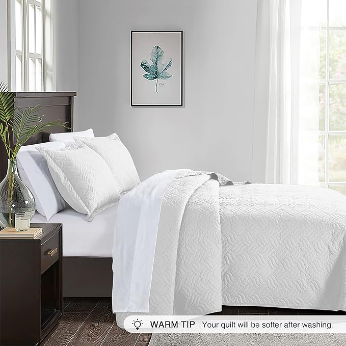 Love's cabin King Size Quilt Set White Bedspreads - Soft Bed Summer Lightweight Bedspread Comforter - Modern Style Wave Pattern Coverlet for All Season - 3 Pieces (1 Quilt, 2 Pillow Shams)