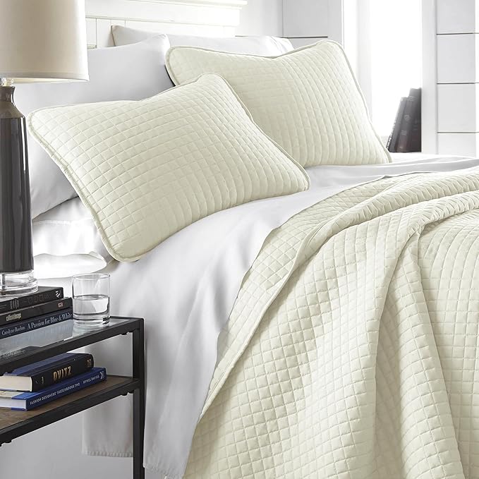 Southshore Fine Living, Inc. Oversized King Quilt Bedding Set, Soft Brushed Microfiber, Wrinkle-Free, Stain and Pet Hair Resistant Bedding, California/King Size Quilt Coverlet Set w/2 Shams, Cream