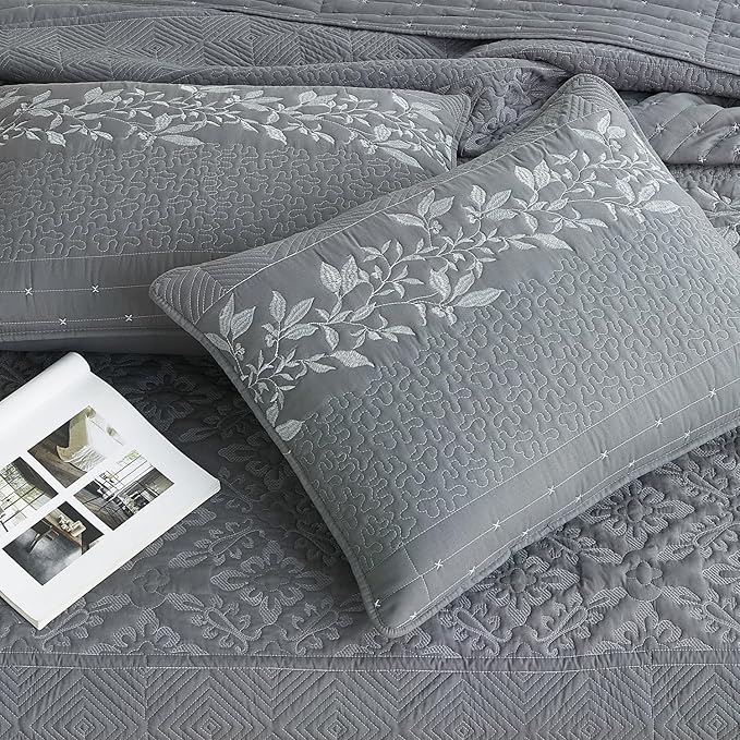 EVENHUG Floral Embroidered Quilt Set Queen Size 3 Piece Bedding Set Reversible Farmhouse Bedspread Coverlet with 2 Pillow Shams Lightweight Soft Bed Cover for All Season(92"X 96",Grey)