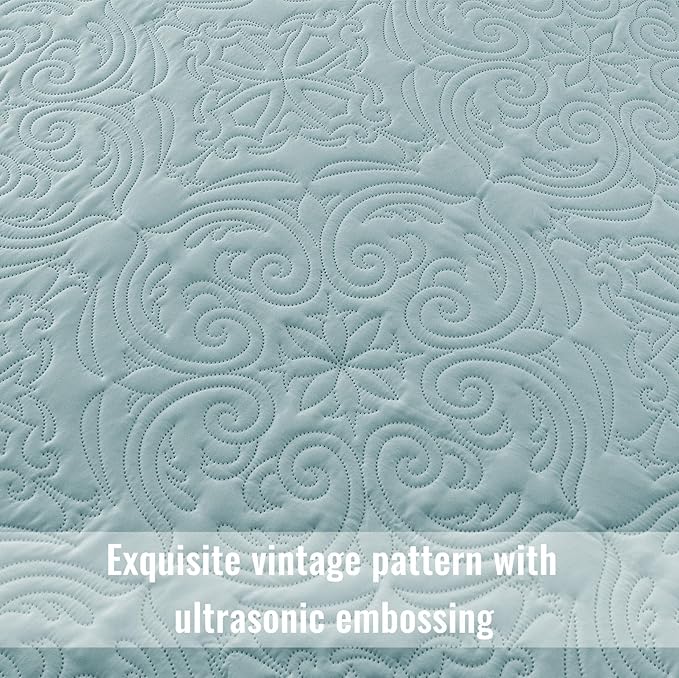 Exclusivo Mezcla Quilt Set Oversized King Size with 2 Pillow Shams, Lightweight Light Blue Quilts with Vintage Damask Pattern, Soft Cal King Bedspreads Coverlets Bedding Set for All Seasons