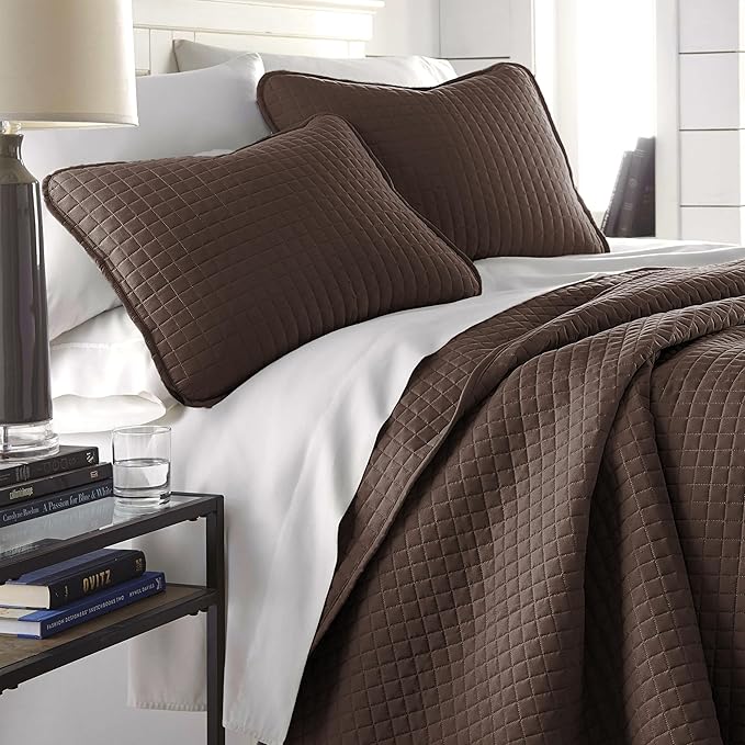 Southshore Fine Living, Inc. Oversized King Quilt Bedding Set, Soft Brushed Microfiber Bedspread, Pet Hair Resistant Bedding, California/King Quilt Coverlet Set with 2 Shams, Chocolate Brown