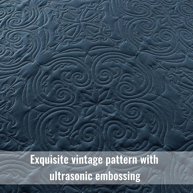 Exclusivo Mezcla Quilt Set Oversized King Size with 2 Pillow Shams, Lightweight Navy Blue Quilts with Vintage Damask Pattern, Soft Cal King Bedspreads Coverlets Bedding Set for All Seasons