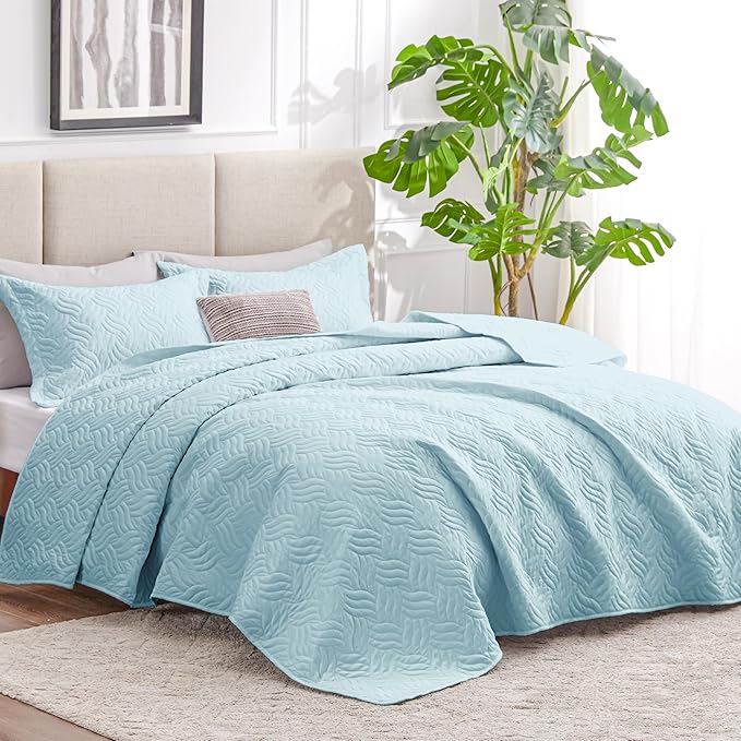 Love's cabin California King Size Quilt Bedding Set Light Blue Bedspread - Cal King Summer Lightweight Bedspread Comforter - Wave Pattern Coverlet for All Season - 3 Pieces (1 Quilt, 2 Pillow Shams)