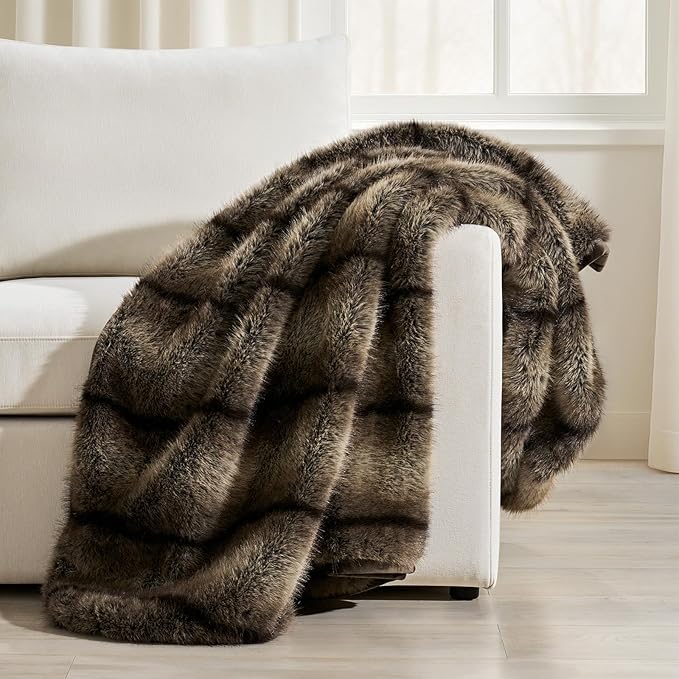 Luxury Faux Fur Throw Blanket, Soft Fluffy Faux Mink Blankets for Bed, Couch, Sofa, Thick Cozy Plush Warm Fur Throws with Reversible Velvet, Ombré Sable Brown, 50"x60"
