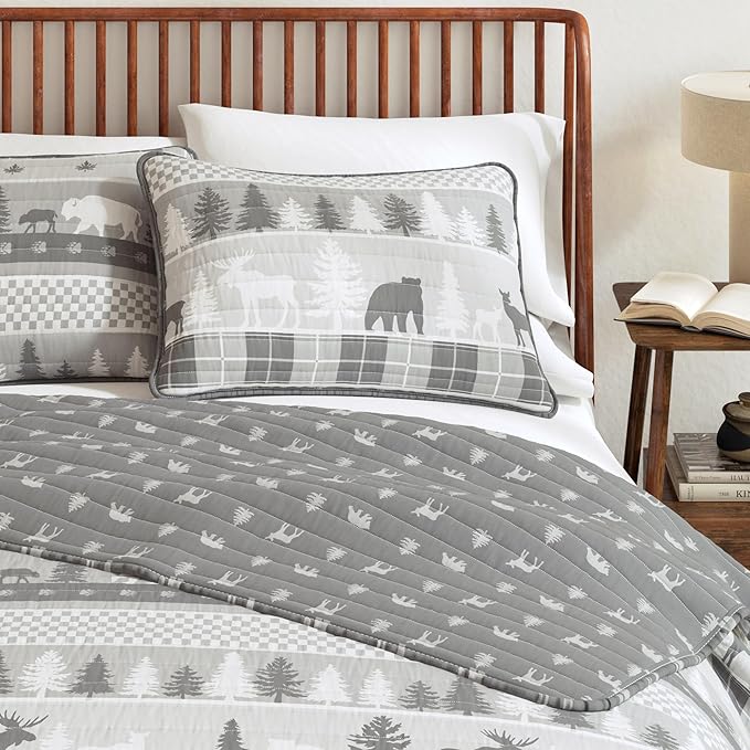 Rustic Cabin King Size Quilt Set with Shams - All-Season, Lightweight, Reversible Bedspread - Lodge-Themed Summer Bedding Sets (King/California King, Rustic Landscape Grey)