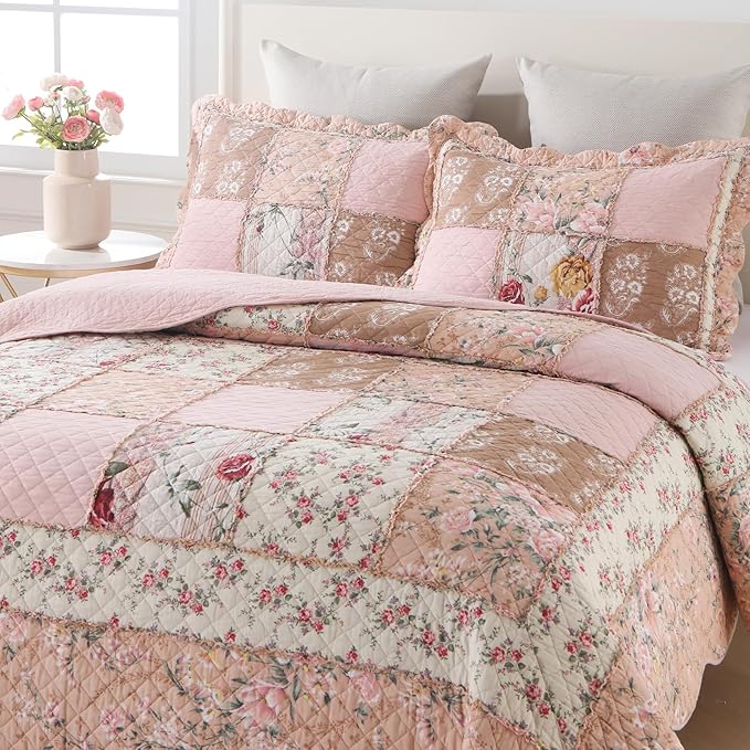 Yvooxny Quilts King Size Patchwork Pink Floral Quilt Set Vintage Shabby Chic Botanical Floral Quilted Bedspread 3-Piece Quilt Set with Ruffle for All Seasons, King Size, 106 * 98 Inches