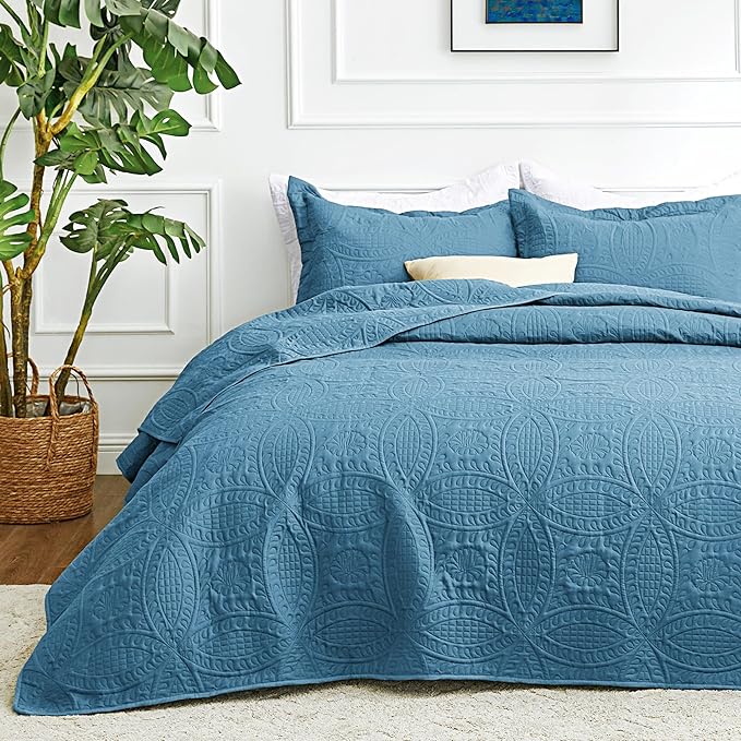 Love's cabin Quilts for Queen Bed Misty Blue Bedspreads Bedding Set - Lightweight Bedspread Comforter - Coin Pattern Bedding Coverlet for All Season - 3 Pieces (1 Quilt, 2 Pillow Shams)