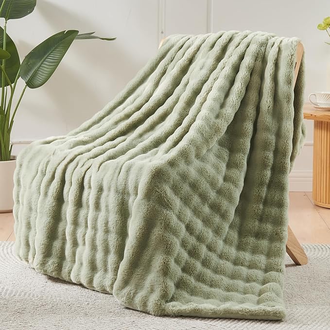 NEWCOSPLAY Faux Fur Twin Blanket Sage Green Bubble Blanket Thick Warm Soft for Couch Sofa Bed 550GSM (Sage Green, Twin(60"x80"))