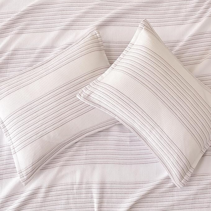 Amazon Basics Waffle Weave Microfiber 3-Piece Duvet Cover Set, Includes 1 Duvet Cover and 2 Pillow Shams, Queen, Pink Striped