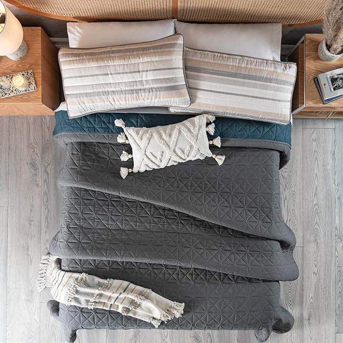 Vianney King Size Comforter Novo Cobalto Reversible Lightweight Blanket 110x93 Inches Soft Cozy Bedding in Cobalt Blue and Dark Grey with Triangular Quilt Pattern