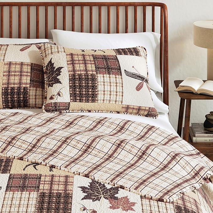 Great Bay Home Lodge Bedspread King Size Quilt with 2 Shams. Cabin 3-Piece Reversible All Season Quilt Set. Rustic Quilt Coverlet Bed Set. Redwood Collection.