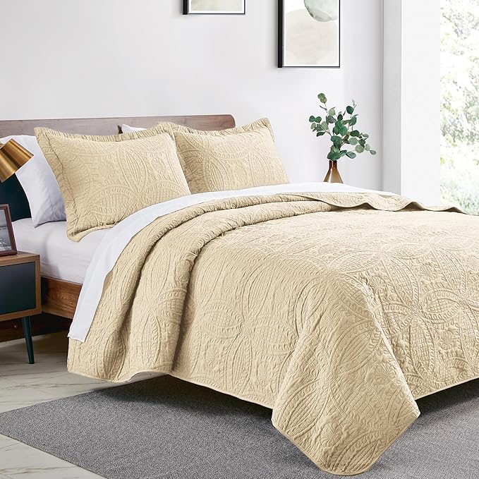 Love's cabin King Size Quilt Set Camel Bedspreads - Soft Bed Fall Lightweight Bedspread Comforter - Modern Style Coin Pattern Coverlet for All Season - 3 Pieces (1 Quilt, 2 Pillow Shams)