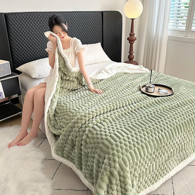 UKELER Sherpa Bed Blanket 80 × 90 inch, Ultra Soft Queen Size Throw Blanket for All Season, 470 GSM Cozy Plush Striped Fleece Blankets for Bedroom Living Room Dorm Hostel Sofa Camping, Green
