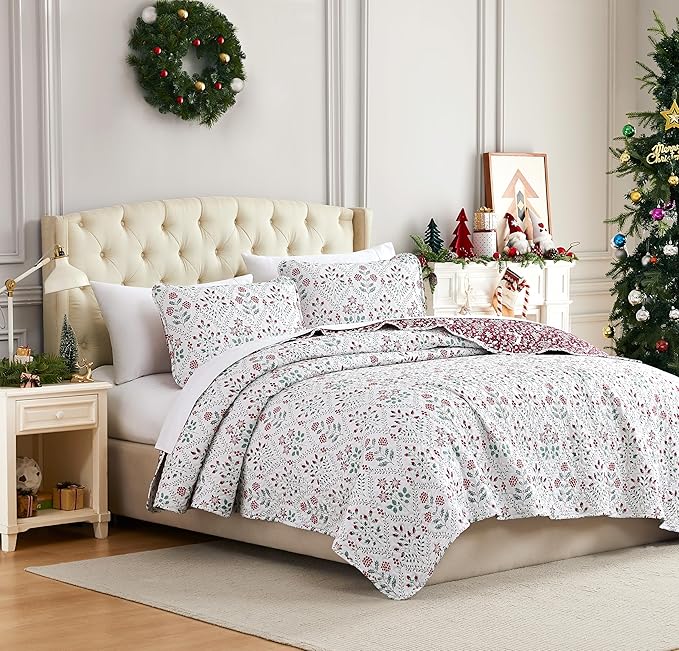 Southshore Fine Living, Inc. Christmas Bedding, Twin Quilt Set with Pillow Sham, Reversible Christmas Quilt with Holly, Snowflakes, Reindeer, 2-Sided Coverlet, Twin/Twin XL - Vintage Red & Cream