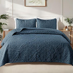 Exclusivo Mezcla Quilt Set Oversized King Size with 2 Pillow Shams, Lightweight Navy Blue Quilts with Vintage Damask Pattern, Soft Cal King Bedspreads Coverlets Bedding Set for All Seasons