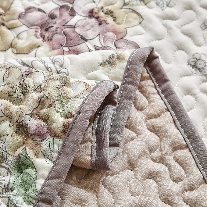 Flysheep 3 Pieces Quilt Set King Size, Beige Floral Reversible Bedspread Coverlet Set, Soft Microfiber Lightweight Bed Cover for All Season (102" x 90", 1 Quilt+ 2 Pillow Shams)