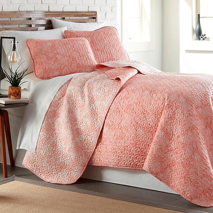 Southshore Fine Living, Inc. Paisley Quilt Set King/California Size, Light Weight Bedspread, 3-Piece Set Bohemian Bedding with Two Matching Quilted Pillow Shams, Cal/King Quilt, Reversible Coral