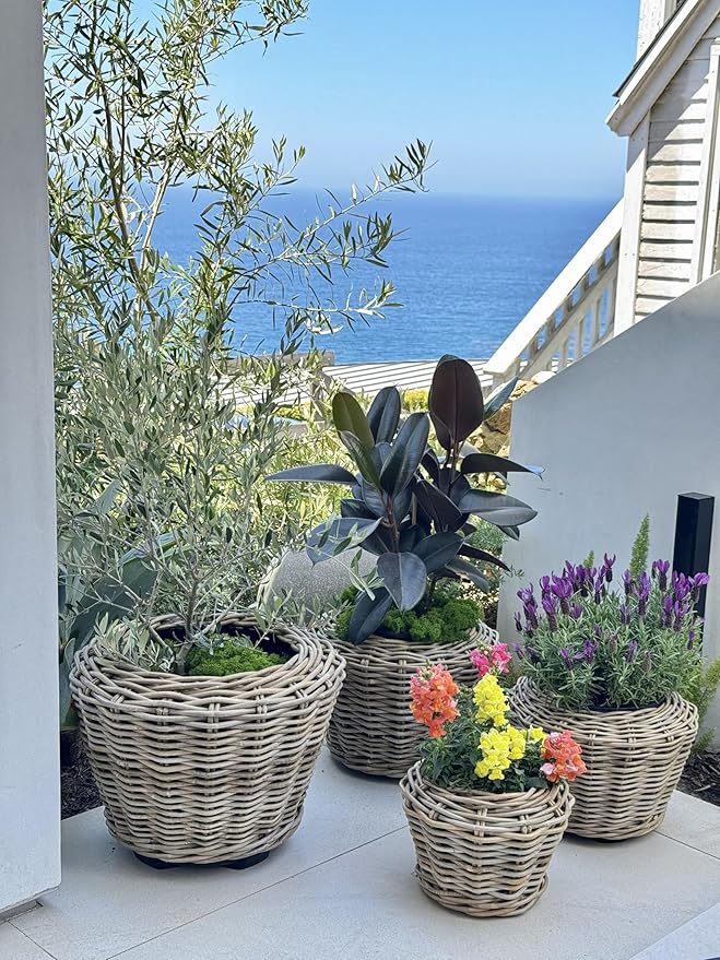 Rattan Kobo Indoor Outdoor Planter Basket with Plastic Pot Medium 35 Gallon Soil Capacity