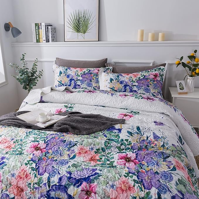 Travan Queen Quilt Set 3-Piece Bedspread Quilted Oversized Lightweight Microfiber Coverlet Set with Shams Violet Purple Floral Pattern Quilted Bedding Set for All Season, Queen