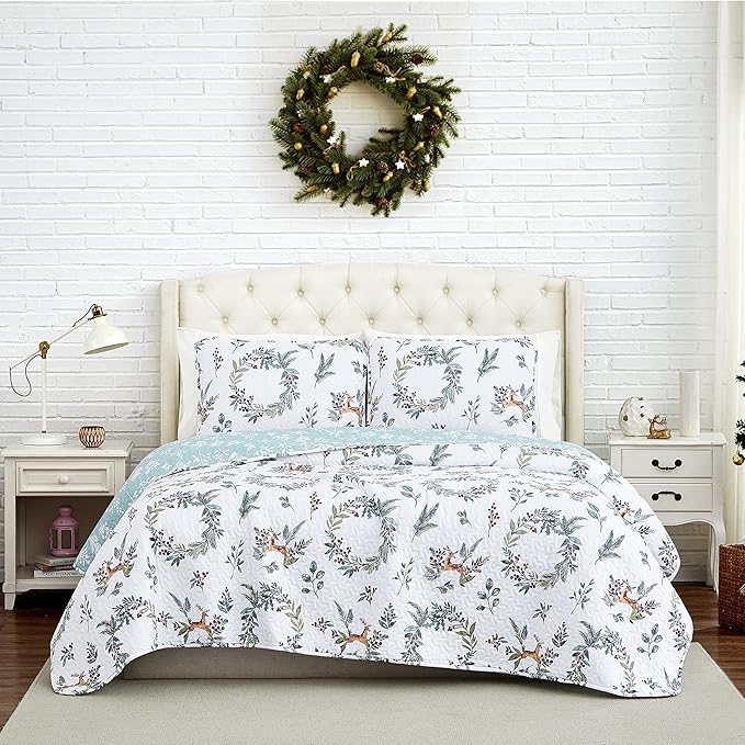 Southshore Fine Living, Inc. Happy Holidays Christmas Holiday Soft Bedding Set 3-Piece Oversized Quilt Set with Quilted Shams, Full/Queen
