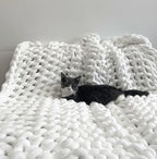 Maetoow Chenille Chunky Knit Blanket Throw （60×80 Inch）, Handmade Warm & Cozy Blanket Couch, Bed, Home Decor, Soft Breathable Fleece Banket, Christmas Thick and Giant Yarn Throws，White