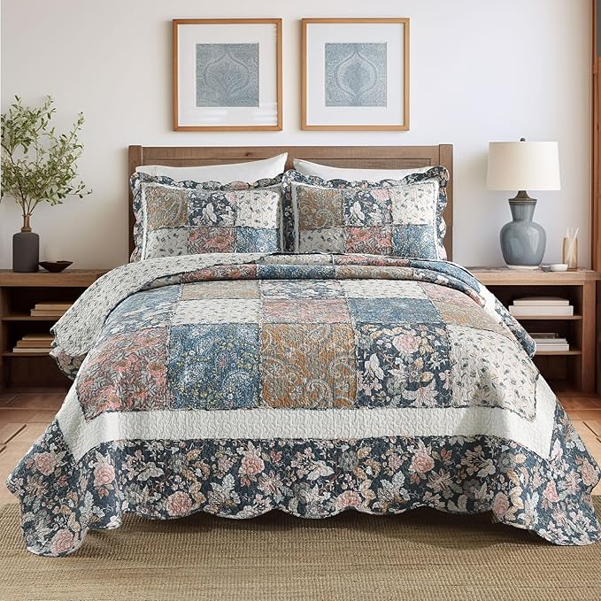 Yvooxny 3-Piece Quilt Set Queen Size Quilted Bedspread Reversible Country Style Blue Floral Paisley Real Patchwork Bedding Quilt Set with Ruffles with Pillowcases for All Seasons, 98 * 90 Inches