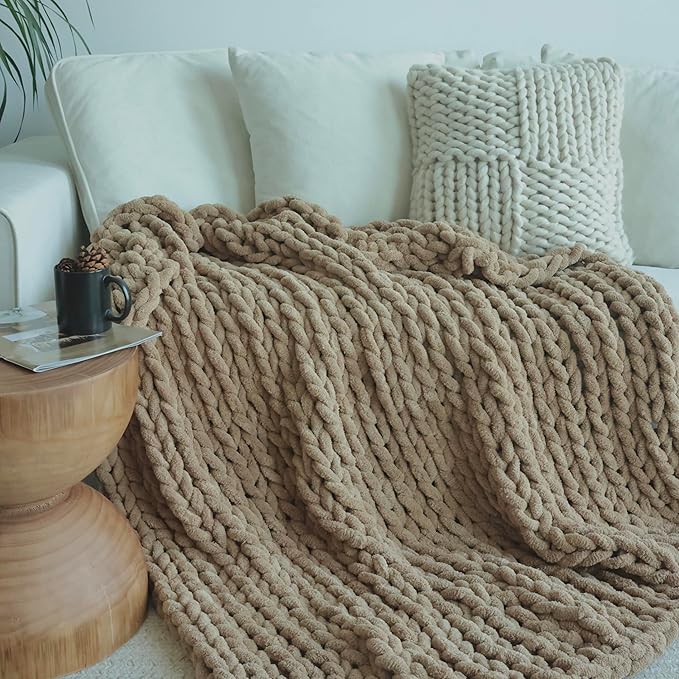 Maetoow Chenille Chunky Knit Blanket Throw （50×60 Inch）, Handmade Warm & Cozy Blanket Couch, Bed, Home Decor, Soft Breathable Fleece Banket, Christmas Thick and Giant Yarn Throws, Khaki