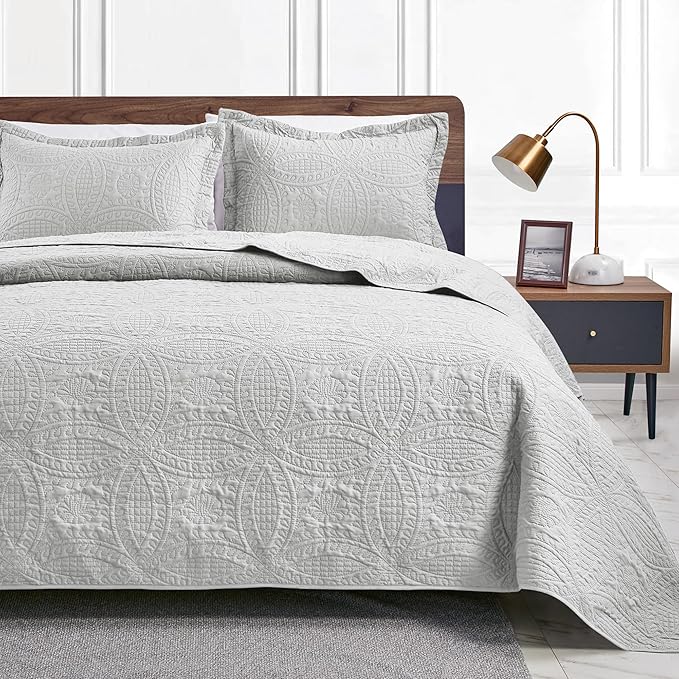 Love's cabin Twin Quilt Bedding Set Light Grey Bedspreads - Soft Bed Summer Lightweight Bedspread Comforter - Coin Pattern Bedding Coverlet for All Season - 2 Pieces (1 Quilt, 1 Pillow Sham)
