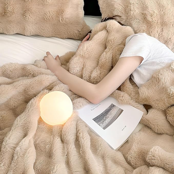 UKELER Camel Fleece Throw Blanket for Couch Faux Fur Throw Blanket Fluffy Blankets and Throws for Bed, Sofa, Office, Camping Cozy Plush Warm Thick Velvet Bed Blanket for Women, Men 60''x80''