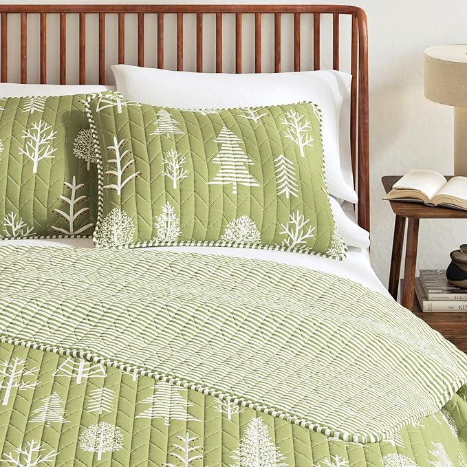 Great Bay Home King Reversible Rustic Lodge Sage and Red Bedspread Quilt with Shams - All Season Cabin Forest Coverlet Bedding Set (Includes 1 Quilt, 2 Pillow Shams)