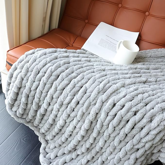 Maetoow Chenille Chunky Knit Blanket Throw （40×50 Inch）, Handmade Warm & Cozy Blanket Couch, Bed, Home Decor, Soft Breathable Fleece Banket, Christmas Thick and Giant Yarn Throws, Grey