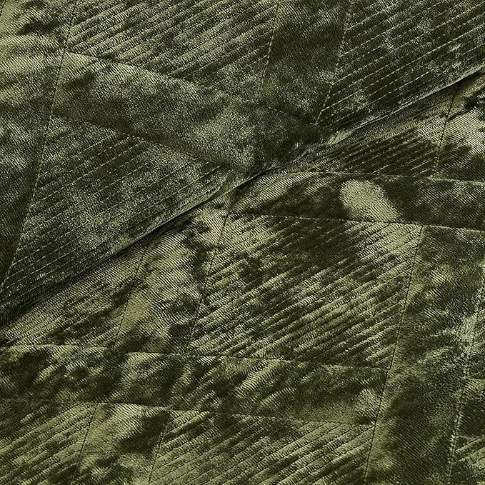 Qucover Velvet King Size Quilt Bedding Set, 106"x98" Oversized King Velvet Quilt and Sham Set, Luxury Quilted Bedspread Coverlet, Ultra Soft Winter Comforter for All Seasons, Olive Green Bedding