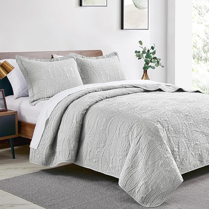Love's cabin Quilts for Full Bed Light Grey Bedspreads Bedding Set - Lightweight Bedspread Comforter - Coin Pattern Bedding Coverlet for All Season - 3 Pieces (1 Quilt, 2 Pillow Shams)
