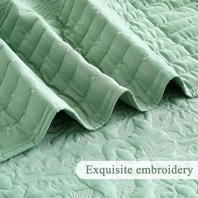 EVENHUG Floral Embroidered Quilt Set Queen Size 3 Piece Bedding Set Reversible Farmhouse Bedspread Coverlet with 2 Pillow Shams Lightweight Soft Bed Cover for All Season(92"X 96",Green)