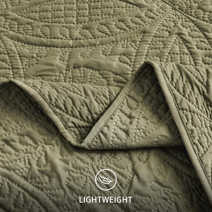 Love's cabin California King Size Quilt Bedding Set Green Bedspreads - Cal King Summer Lightweight Bedspread Comforter - Coin Pattern Coverlet for All Season - 3 Pieces (1 Quilt, 2 Pillow Shams)