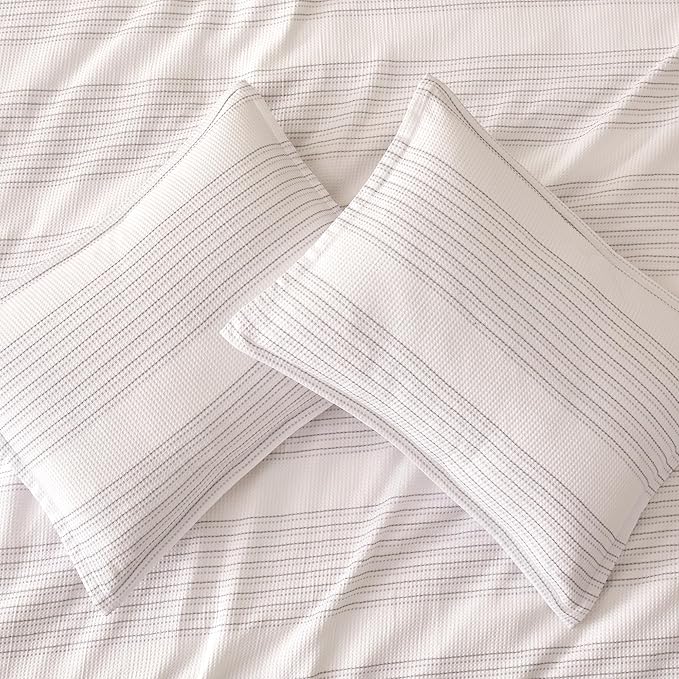 Amazon Basics Waffle Weave Microfiber 3-Piece Duvet Cover Set, Includes 1 Duvet Cover and 2 Pillow Shams, Full, Dark Grey Striped