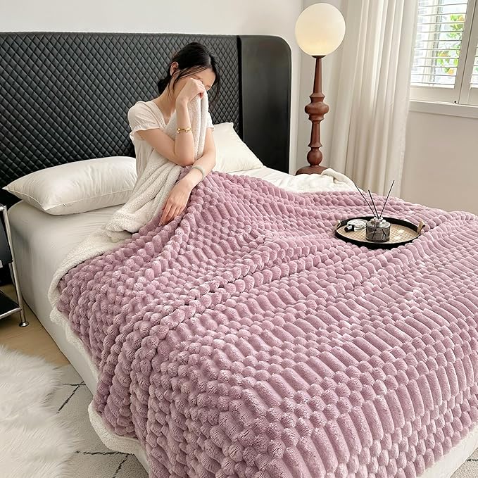 UKELER Sherpa Bed Blanket 80 × 90 inch, Ultra Soft Queen Size Throw Blankets for All Season, 470 GSM Cozy Plush Striped Fleece Blanket for Bedroom Living Room Dorm Hostel Sofa Camping, Purple