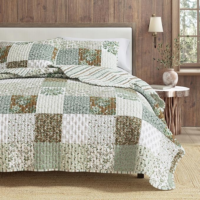 Great Bay Home 3-Piece King/California King Microfiber Quilt Set with Shams - Patchwork Floral Reversible Design - Lightweight, All-Season, Layerable Bedding Set (Floral Grid - Brown)