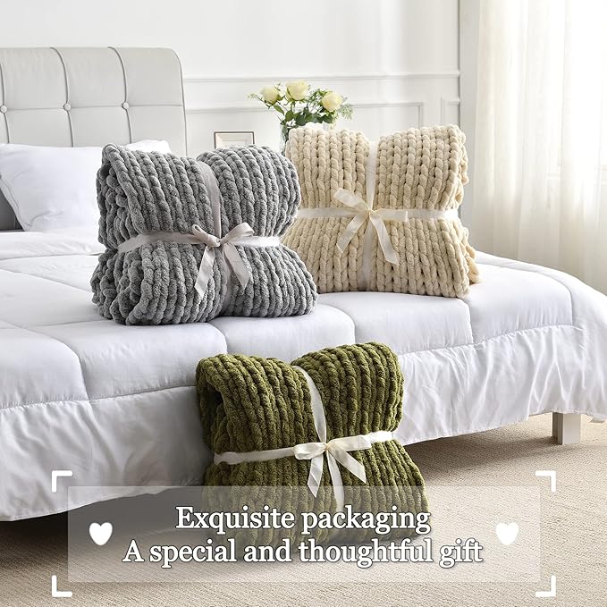 Maetoow Tighter Version Chenille Chunky Knit Blanket Throw （40×50 Inch）, Handmade Warm & Cozy Blanket Couch, Bed, Home Decor, Soft Fleece Banket, Boho Thick Blankets and Giant Yarn Throws，Light Grey