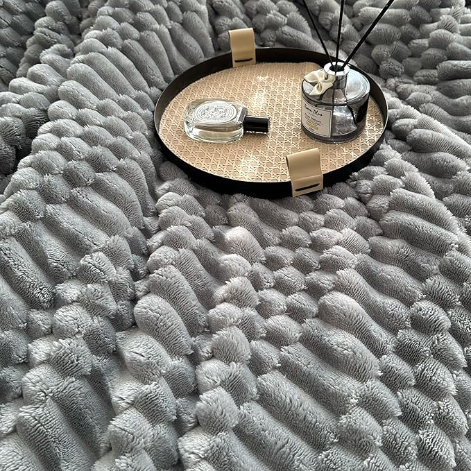 UKELER Sherpa Bed Blanket 80 × 90 inch, Ultra Soft Queen Size Throw Blanket for All Season, 470 GSM Cozy Plush Striped Fleece Blankets for Bedroom Living Room Dorm Hostel Sofa Camping, Red