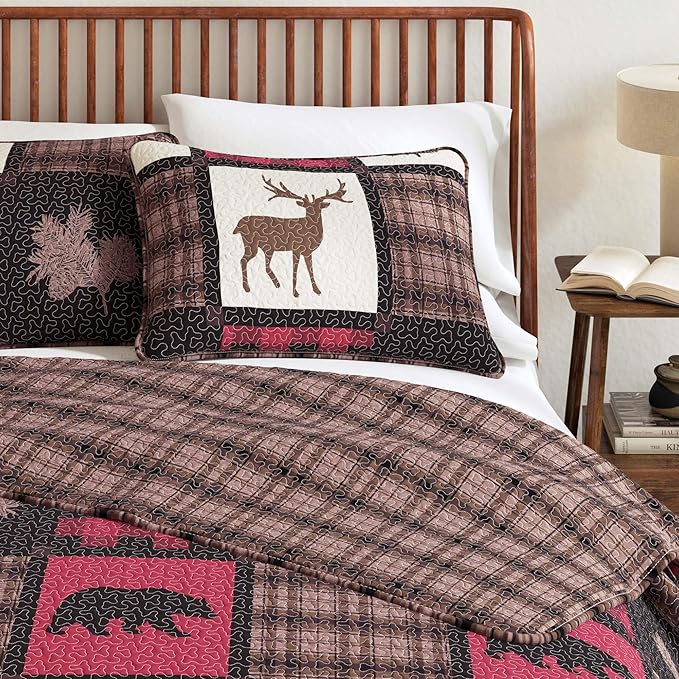 Great Bay Home Lodge Bedspread King Size Quilt with 2 Shams. Cabin 3-Piece Reversible All Season Quilt Set. Rustic Quilt Coverlet Bed Set. Stonehurst Collection. (Red/Black)