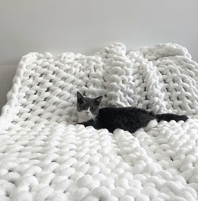 Maetoow Chenille Chunky Knit Blanket Throw （40×50 Inch）, Handmade Warm & Cozy Blanket Couch, Bed, Home Decor, Soft Breathable Fleece Banket, Christmas Thick and Giant Yarn Throws, White